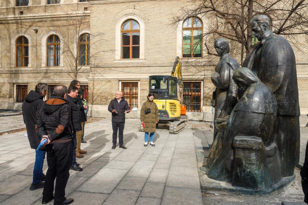 S-a decis! Boc cere reamplasarea bustului lui Racoviță și soclu ''cum a fost înainte de modernizare'' a statuii  „Școala Ardeleană”
