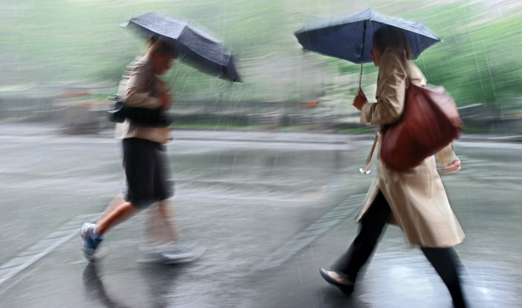 Noi atenţionări COD GALBEN pentru Cluj: Ploi, vânt și descărcări electrice