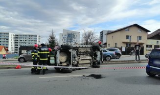 ACCIDENT cu trei mașini pe o stradă din Cluj. SMURD-ul a intervenit