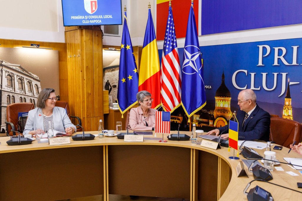 Emil Boc s-a întâlnit cu reprezentanții programului „Open World” (SUA), aflați la Cluj-Napoca