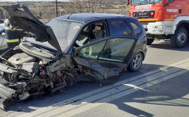 Accident între Florești și Gilău. O mașină avariată rău, iar o femeie a refuzat să meargă la spital