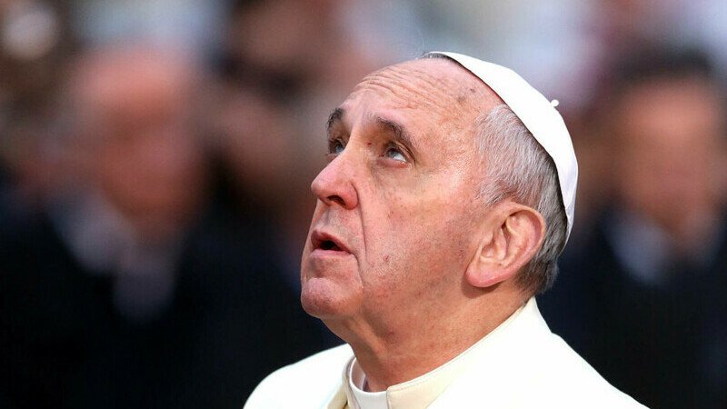 Papa Francisc consideră că celibatul pentru preoţi poate fi reconsiderat