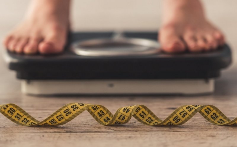 Stai cu ochii pe cântar! Câți ani de viață se pierd anual din cauza obezității