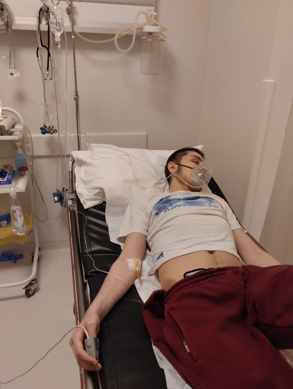 Povestea cutremurătoare a unui adolescent. Cum a rămas fără un picior la doar 18 ani/ Boala care îl macină încet