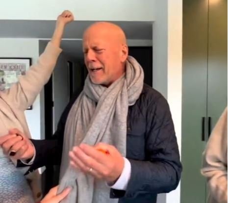 Moment emoționant cu Bruce Willis. Demi Moore a publicat imagini cu actorul de ziua lui