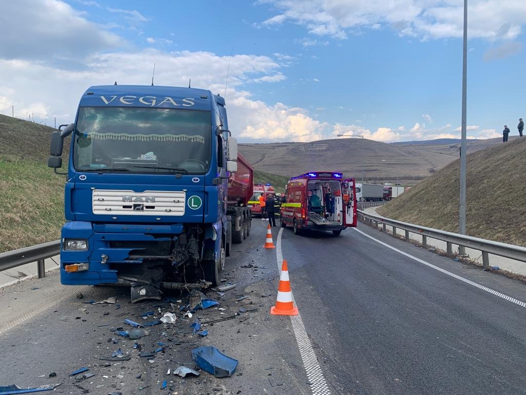 ACCIDENT grav pe autostrada A3! Un bărbat a murit, femeia cu care se afla în mașină a ajuns la spital