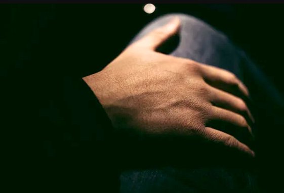 Caz ŞOCANT în Câmpia Turzii: Un elev de liceu s-a filmat în timp ce întreținea relații sexuale cu o MINORĂ de 11 ani şi a distribuit filmarea