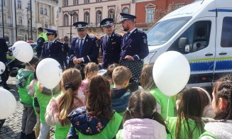 Ziua Poliției Române sărbătorită în centrul Clujului. Atât adulții, cât și copiii, s-au bucurat de expozițiile și demonstrațiile oferite de mascați