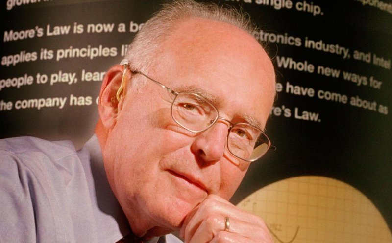 A murit Gordon Moore, cofondatorul Intel și creatorul legii care-i poartă numele