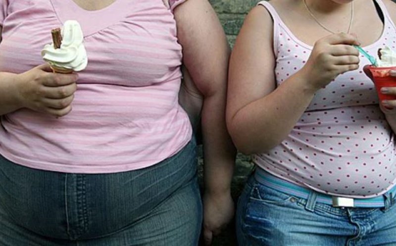 Mamele care au obezitate pot transmite riscul de boală către fiice