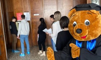 Mascota UBBear vă așteaptă! Peste 150 de clujeni au donat deja sânge în campania inițiată de UBB Cluj