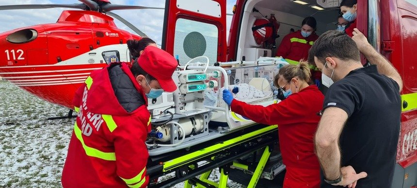 Ziua de Cluj | Nou-născut cu afecţiuni cardiace, transportat cu un elicopter SMURD de la Cluj la Mureş