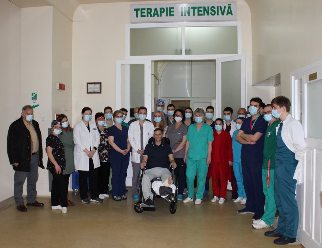Ziua de Cluj | Orădean, care a făcut insuficiență multiorgan de la o amigdalită, SALVAT de medicii clujeni. A suferit 22 de operații