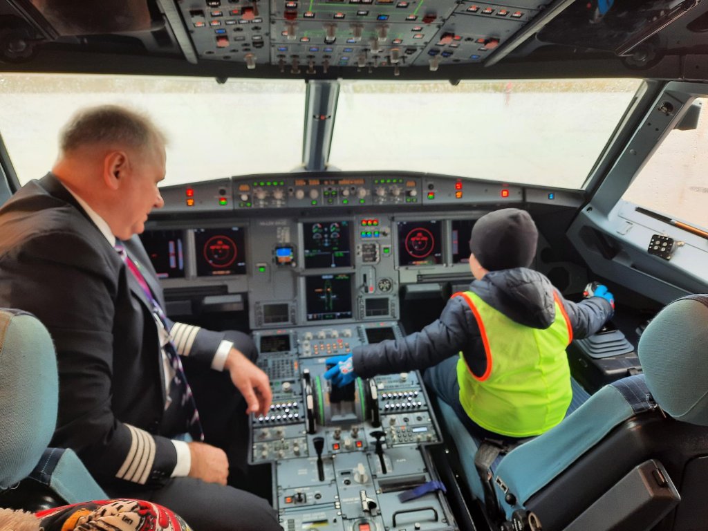 ”Avion cu motor, ia-mă și pe mine-n zbor, să mă fac aviator...”. Așa a arătat săptămâna la Aeroportul Internațional Cluj