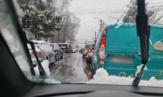 ”Evitați tăt Cluju”: Prizonieri în traficul BLOCAT din Cluj-Napoca / "Săpat TOT, niciun om la lucru"