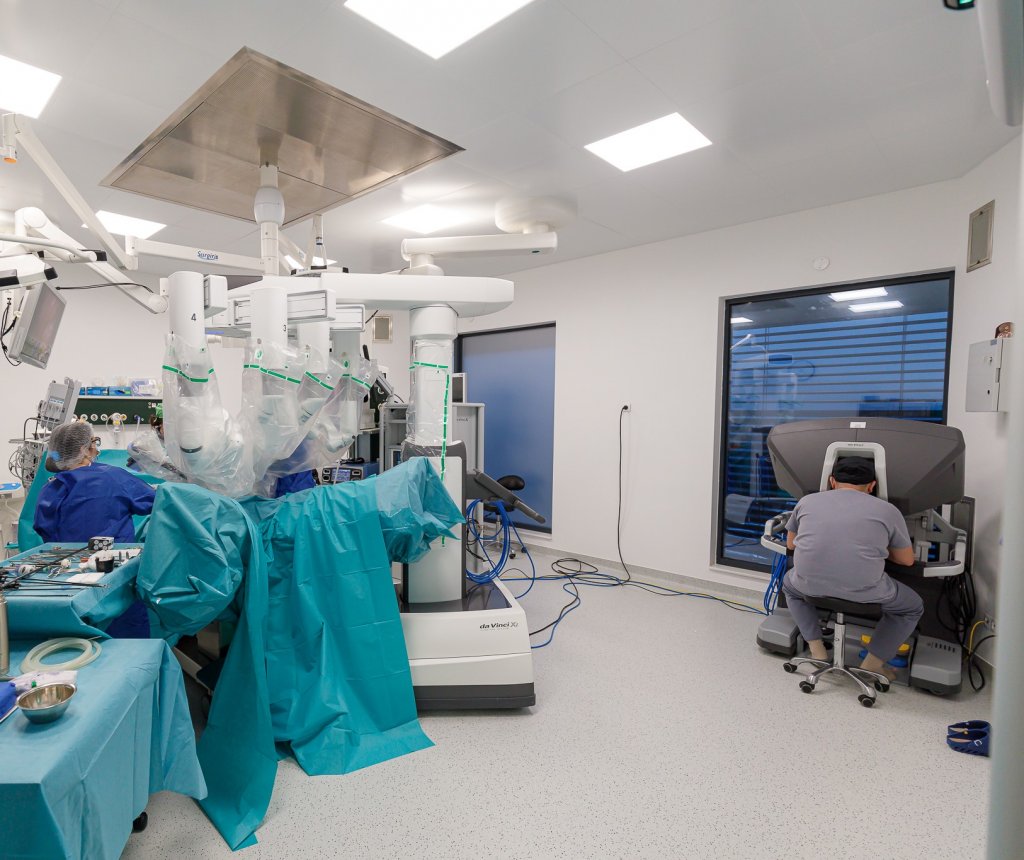 Dr. Adrian Bartoș, Spitalul Medicover Cluj: În mâinile unei echipe experimentate, chirurgia robotică poate avea un impact major în abordarea tumorilor abdominale