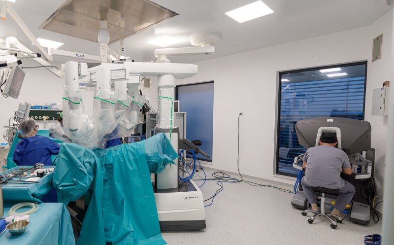 Dr. Adrian Bartoș, Spitalul Medicover Cluj: În mâinile unei echipe experimentate, chirurgia robotică poate avea un impact major în abordarea tumorilor abdominale