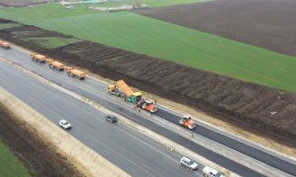 Progrese pe cea mai așteptată autostradă din România. UMB a turnat primul strat de asfalt