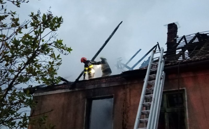 Incendiu Cluj: Casă mistuită de flăcări în a doua zi de Paști/ De la ce a pornit focul
