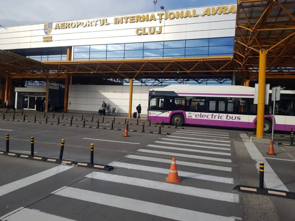Autobuz public Mihai Viteazu - Aeroport Cluj-Napoca, de săptămâna viitoare. Cât costă biletul, unde are stații