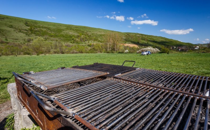 Două locuri de picnic, pregătite pentru clujeni de 1 Mai. Boc: "Grătar încins!"