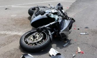 Accident în Cluj-Napoca. O motocicletă și o mașină implicate. Un bărbat a ajuns la spital suspect de mai multe traumatisme
