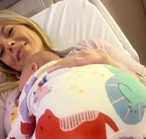 Vedeta de TV de la Cluj Roxana Hulpe a vorbit despre botezul fiicei ei. Unde va avea loc: „Nu există nimic mai important decât fetița”
