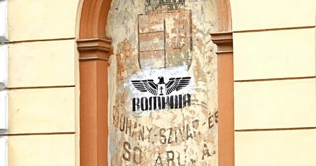 Stema Ungariei, descoperită după restaurarea unei clădiri vechi din Cluj-Napoca, vandalizată