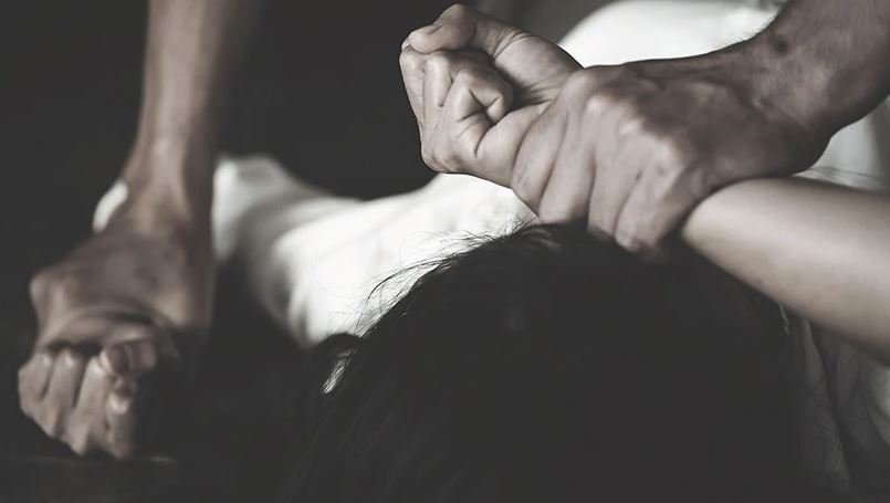Un tată a ajuns în arest pentru viol şi agresiune sexuală. Victimele, colege de şcoală ale copilului său