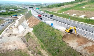 Autostrada A10 Sebeș-Turda: NOUĂ fisură în asfalt și în taluz. Lucrările la vechea alunecare de teren încă nu sunt gata