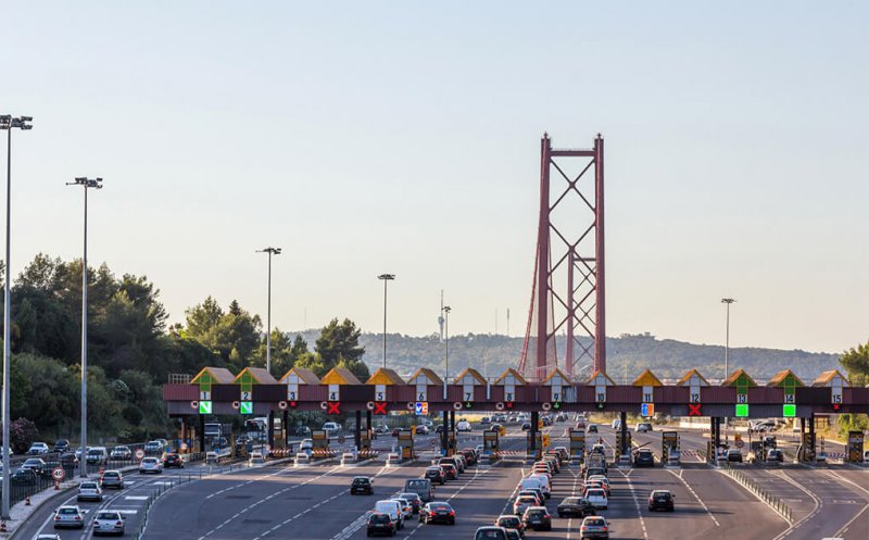 Clujenii care merg la mare pot scăpa de taxa de la Fetești. Ministerul Transporturilor a solicitat suspendarea plății cât timp podul e în reparații