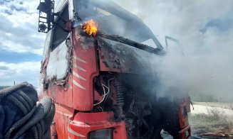 Incendiu în Cluj. Un tir încărcat cu paleți a luat foc