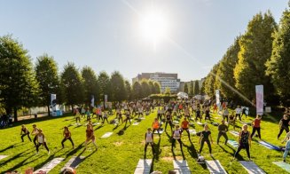 Wanderlust 108, la Iulius Mall Cluj: sesiuni de yoga în aer liber alături de profesori recunoscuți la nivel mondial