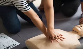 Petiția “Cursuri de prim ajutor în școli. Urgent!”, zeci de mii de semnături în 3 zile. Inițiativa, lansată după moartea elevei din Cluj, înecată cu un jeleu