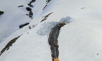 A început deszăpezirea pe Transfăgărășan. Grosimea stratului de zăpadă ajunge până la 5 metri