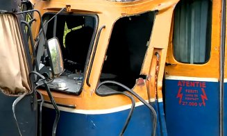 ACCIDENT FEROVIAR: Două locomotive s-au ciocnit puternic. Unul dintre mecanici era beat