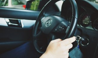 Minor din Cluj, prins la volanul unei mașini cu numere false de înmatriculare