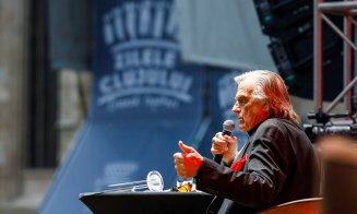 Zilele Clujului: Public record în Piaţa Unirii, la seara de teatru. "Viaţa este o poveste", cu Florin Piersic