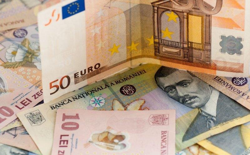 O nouă zi, un nou MAXIM ISTORIC pentru EURO la cursul valutar. Cât valorează moneda în lei