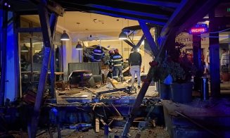 ACCIDENT la Cluj! Au intrat cu mașina DIRECT ÎNTR-UN RESTAURANT