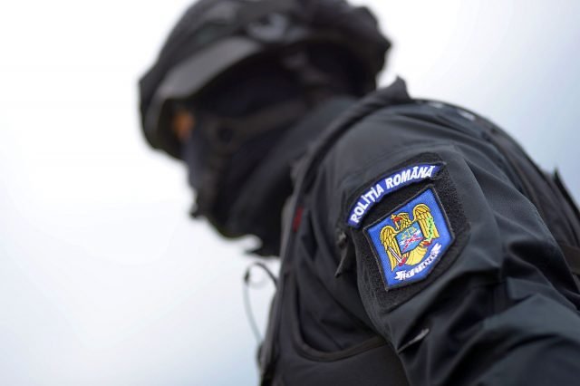 Echipă de TÂLHARI cu doi minori de 14 ani şi 16 ani. I-au smuls lanțul de aur de la gât, în centrul Clujului, pe Memo