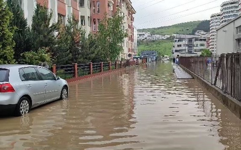 Bilanțul ISU după ploaia de la Cluj: zeci de persoane evacuate, intervenții în subsoluri, garaje și curți inundate