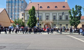 Protestul profesorilor s-a mutat la Primăria Cluj-Napoca/ Premierul Ciucă, așteptat să ajungă, în scurt timp, la Primărie
