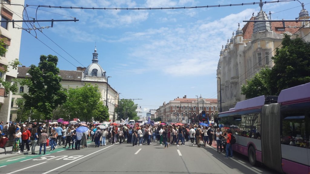 O companie gigant cu fabrică în Cluj ține partea profesorilor: „În învăţământ nu ai un salariu motivant”