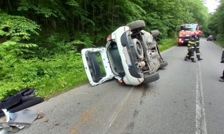 Mășină răsturnată lângă Cluj. Un  echipaj de descarcerare s-a deplasat la locul accidentului