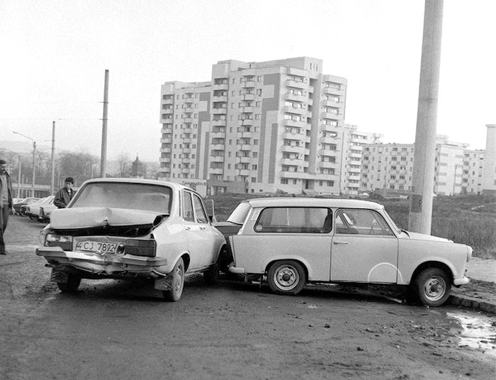 Accident pe Primăverii... 1987, fosta Lingurarilor. ”Evitați zona!”