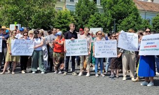 A șaptea zi de grevă generală în Învățământ. Profesorii clujeni protestează în Piața Unirii