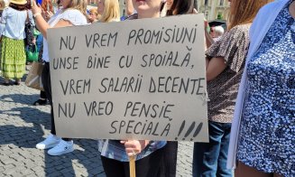 A șaptea zi de grevă generală în Învățământ. Profesorii clujeni protestează în Piața Unirii