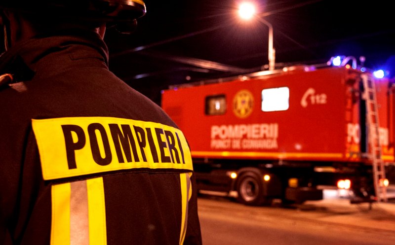 INCENDIU la subsolul unei case din Cluj. 2 persoane evacuate de pompieri