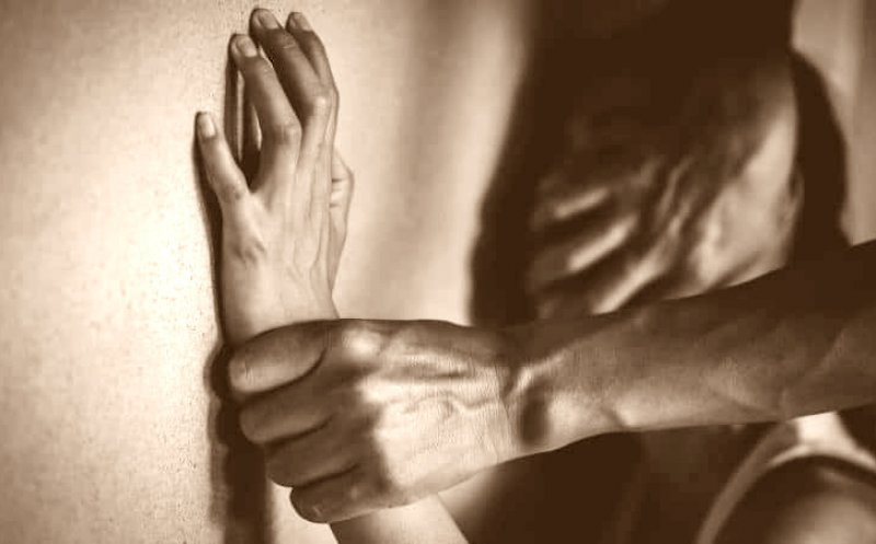 Viol în formă continuată, ameninţări, şantaj şi racolare de minori în scopuri sexuale / Copilele din Cluj aveau 15 şi 17 ani